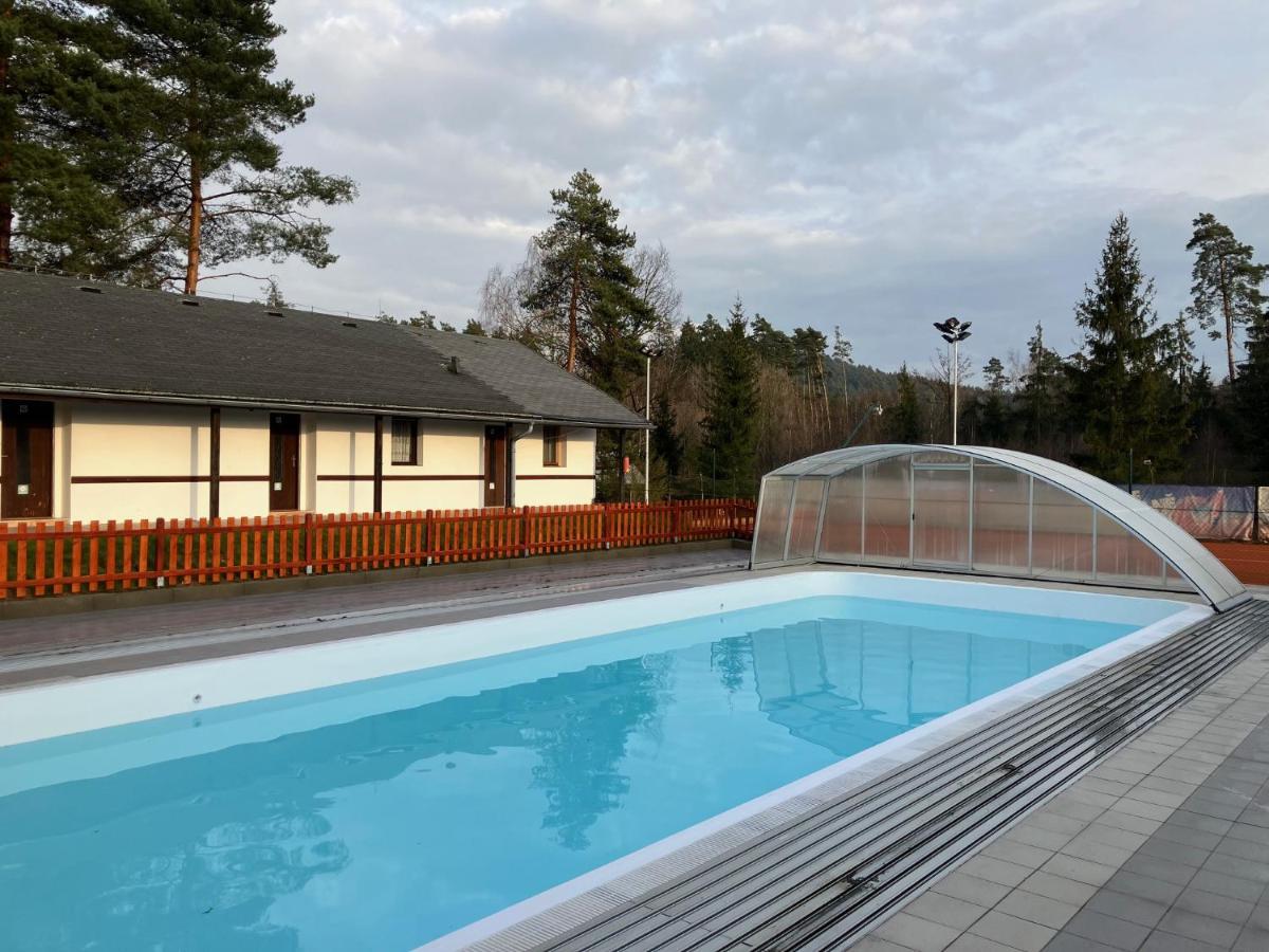 Raj Sportovni A Rekreacni Resort Branzez Kněžmost Exteriör bild