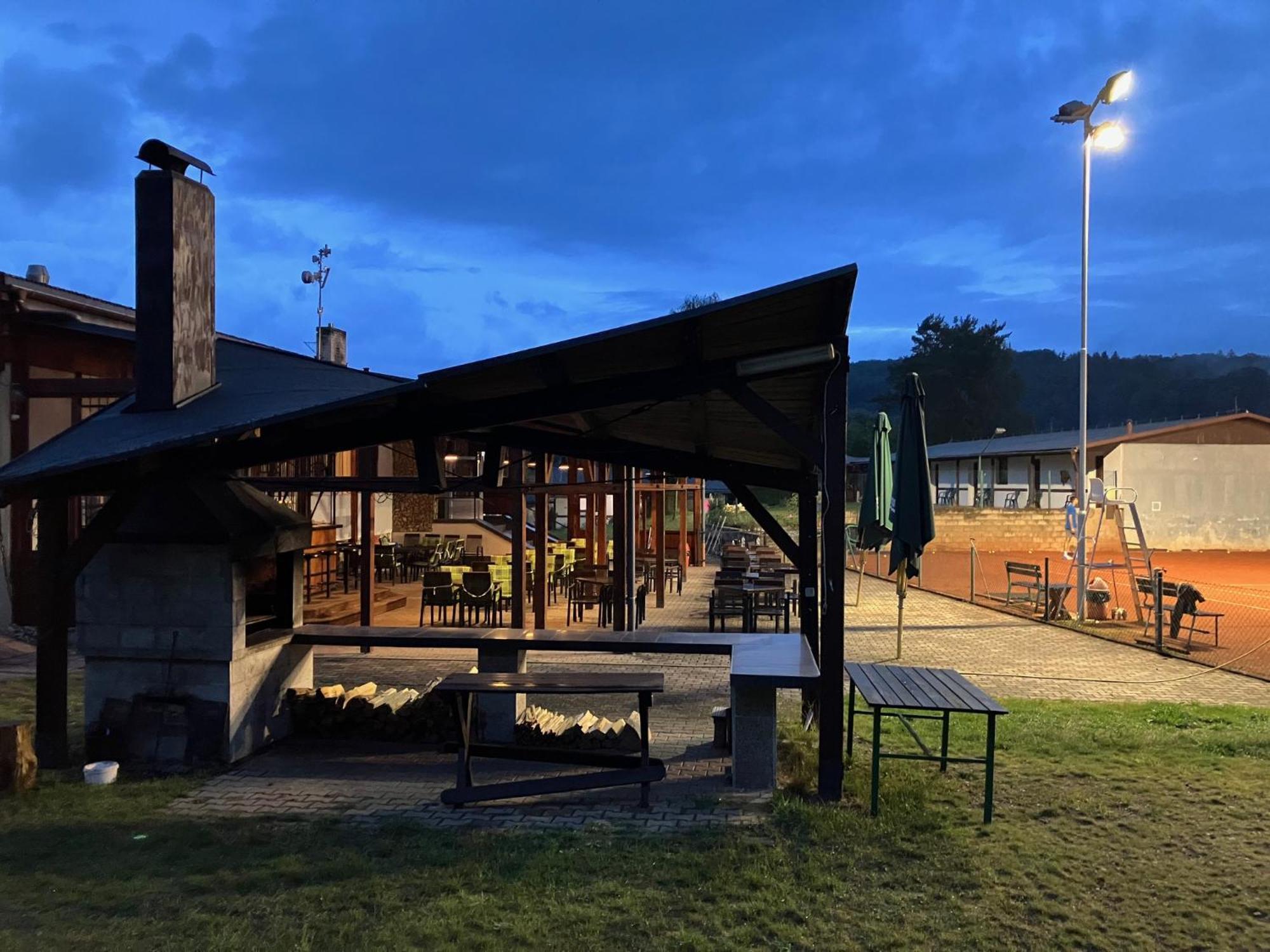 Raj Sportovni A Rekreacni Resort Branzez Kněžmost Exteriör bild