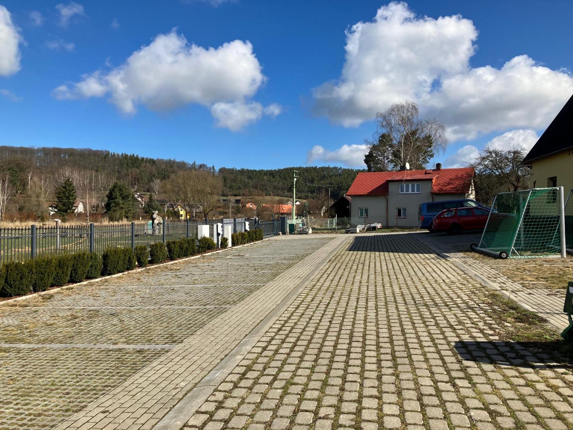 Raj Sportovni A Rekreacni Resort Branzez Kněžmost Exteriör bild