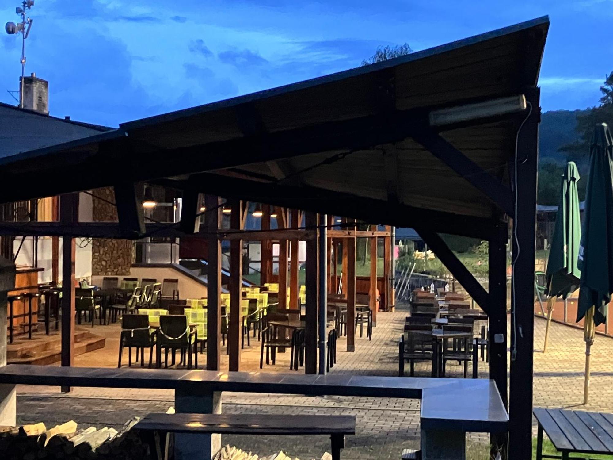 Raj Sportovni A Rekreacni Resort Branzez Kněžmost Exteriör bild