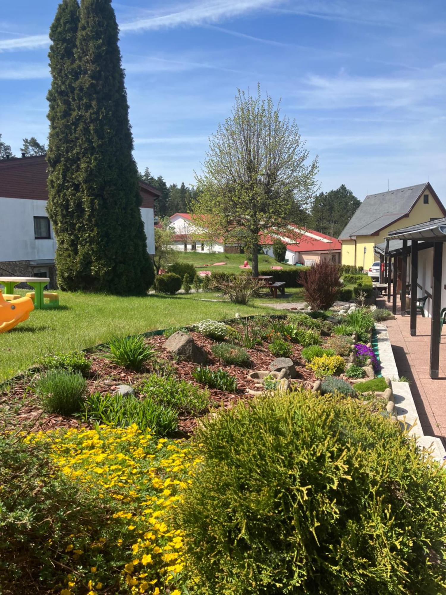 Raj Sportovni A Rekreacni Resort Branzez Kněžmost Exteriör bild