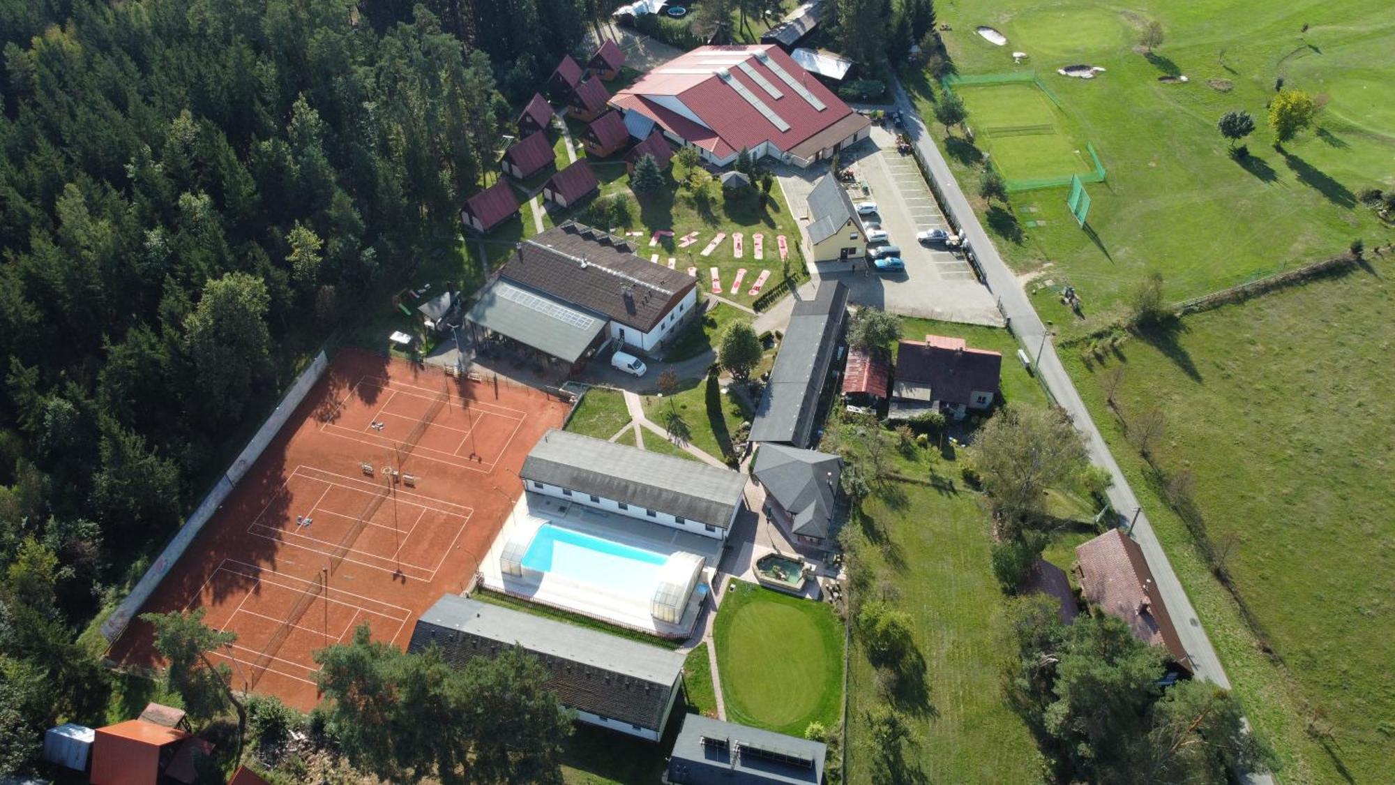 Raj Sportovni A Rekreacni Resort Branzez Kněžmost Exteriör bild