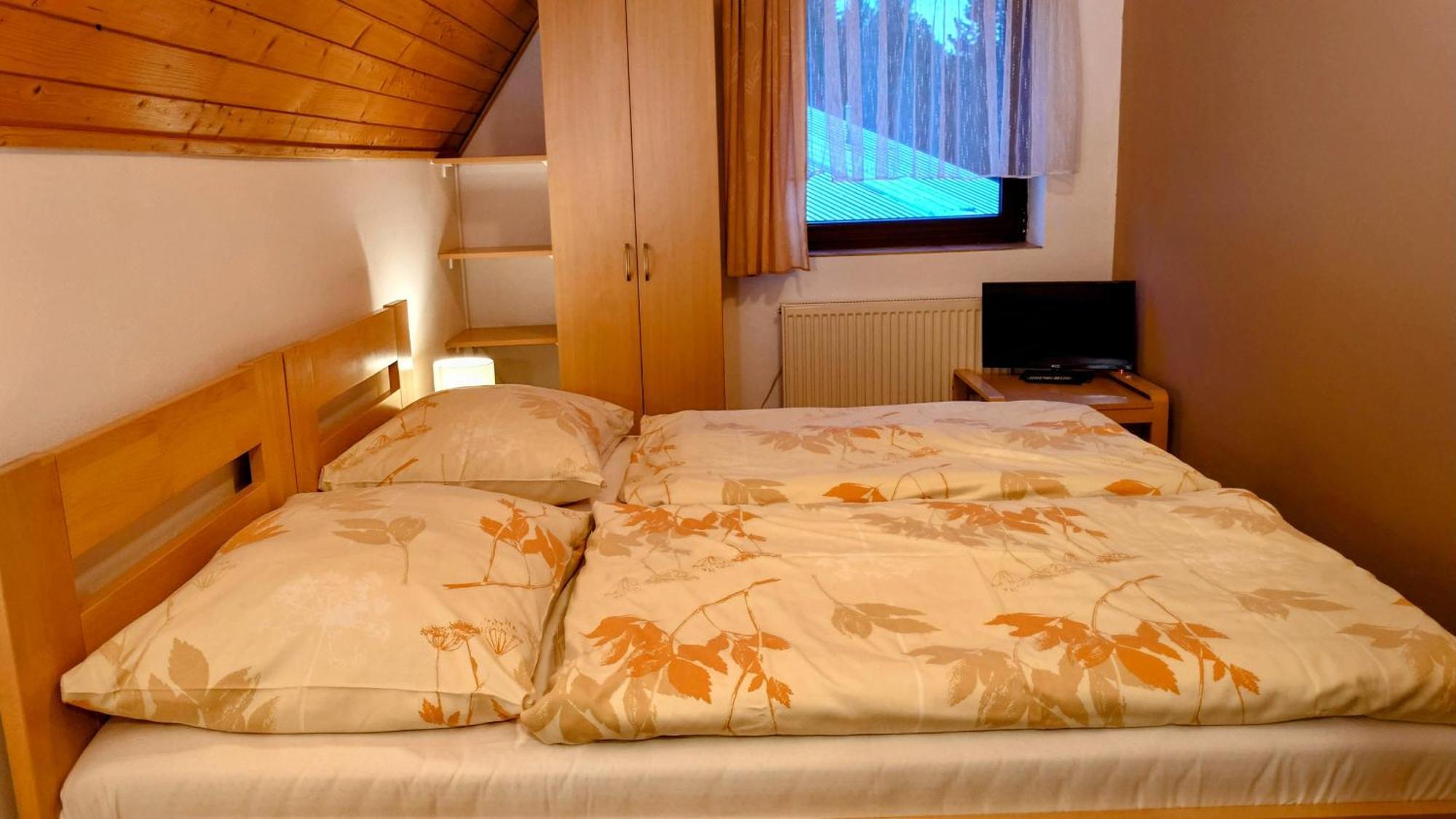 Raj Sportovni A Rekreacni Resort Branzez Kněžmost Exteriör bild
